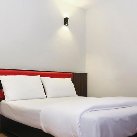 Oyo 90027 Happy Hotel Johor Bahru Exteriör bild