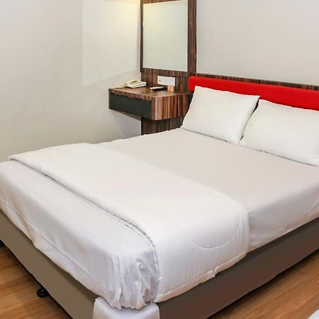 Oyo 90027 Happy Hotel Johor Bahru Exteriör bild