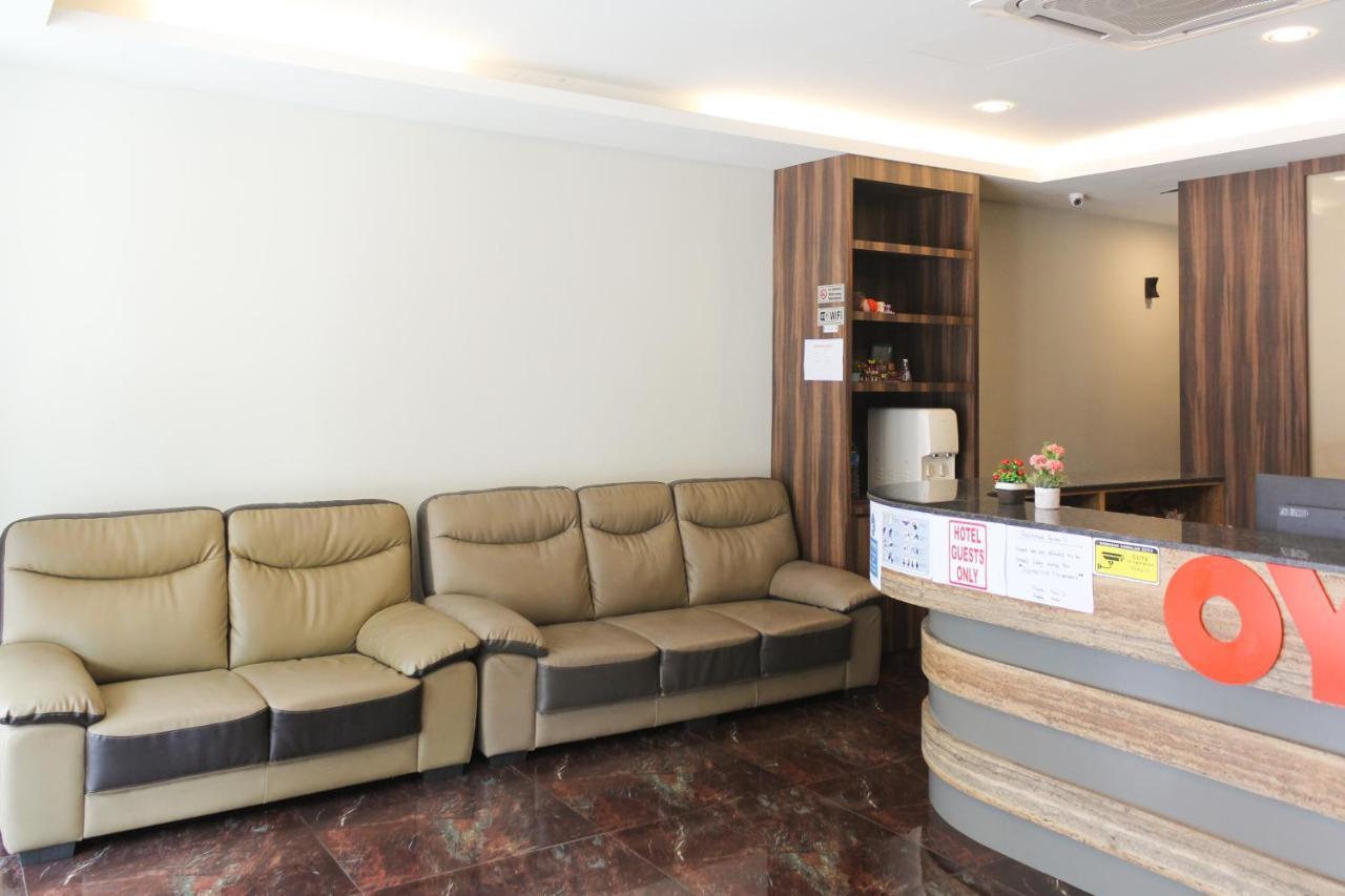 Oyo 90027 Happy Hotel Johor Bahru Exteriör bild