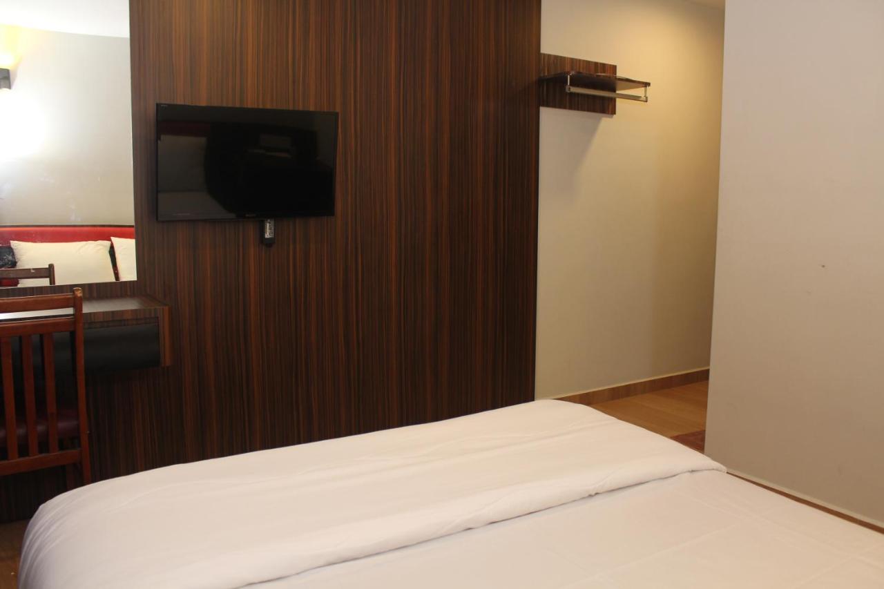 Oyo 90027 Happy Hotel Johor Bahru Exteriör bild
