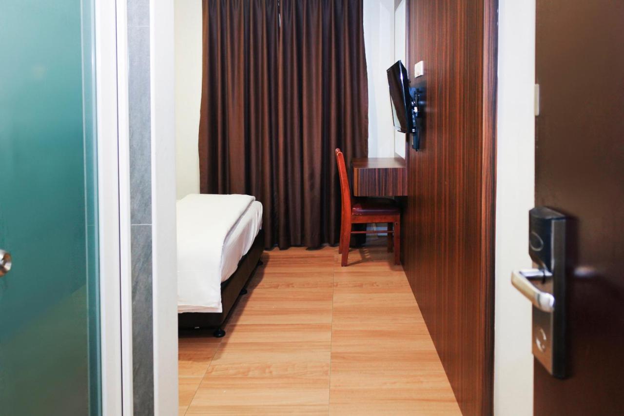 Oyo 90027 Happy Hotel Johor Bahru Exteriör bild