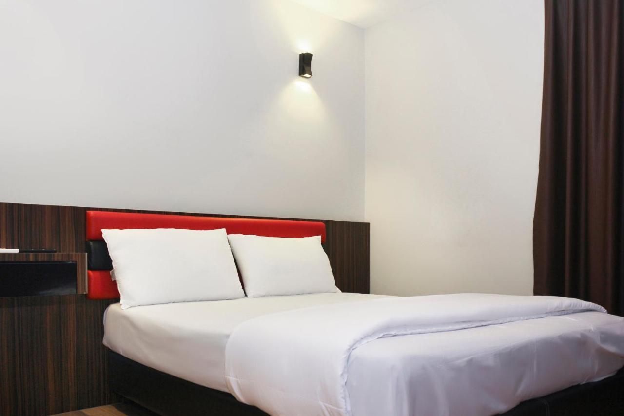 Oyo 90027 Happy Hotel Johor Bahru Exteriör bild