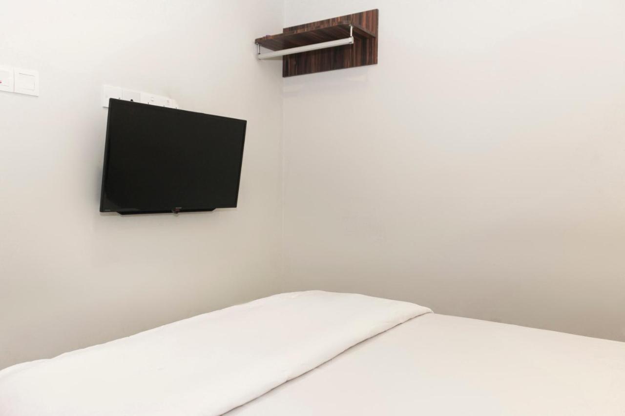 Oyo 90027 Happy Hotel Johor Bahru Exteriör bild