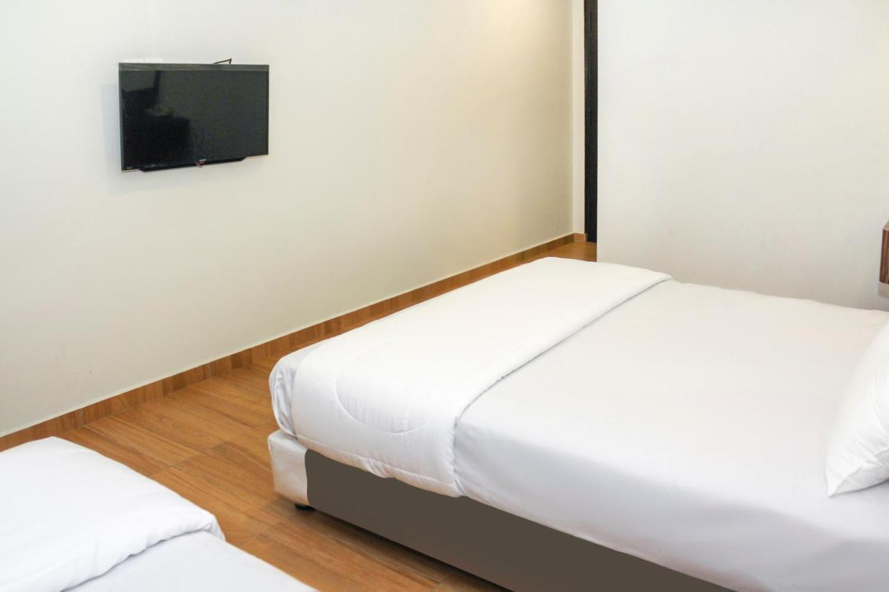 Oyo 90027 Happy Hotel Johor Bahru Exteriör bild