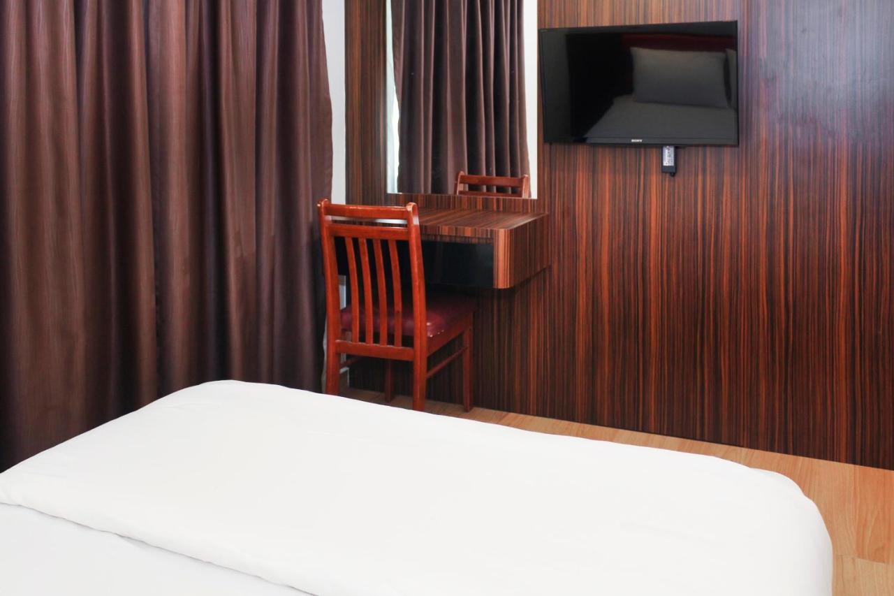 Oyo 90027 Happy Hotel Johor Bahru Exteriör bild