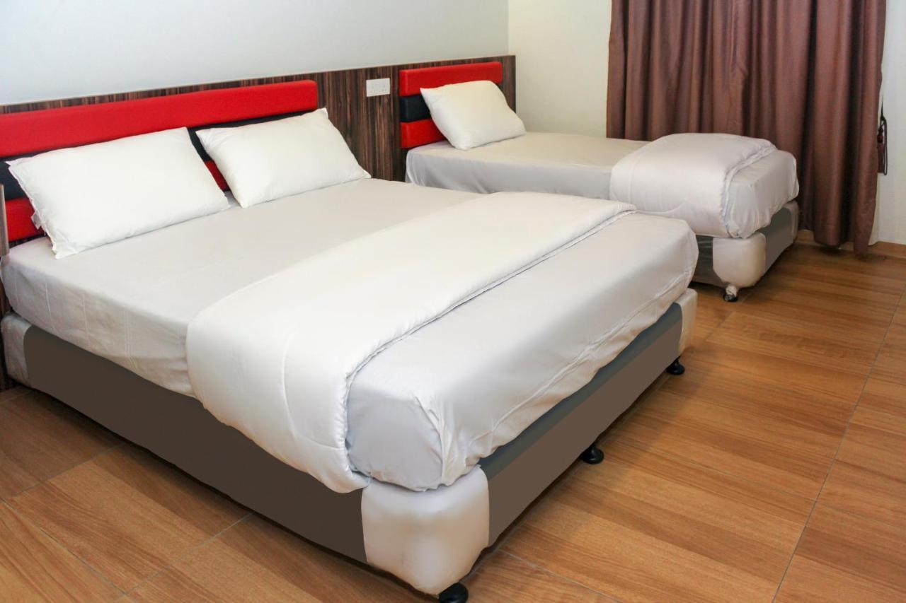 Oyo 90027 Happy Hotel Johor Bahru Exteriör bild