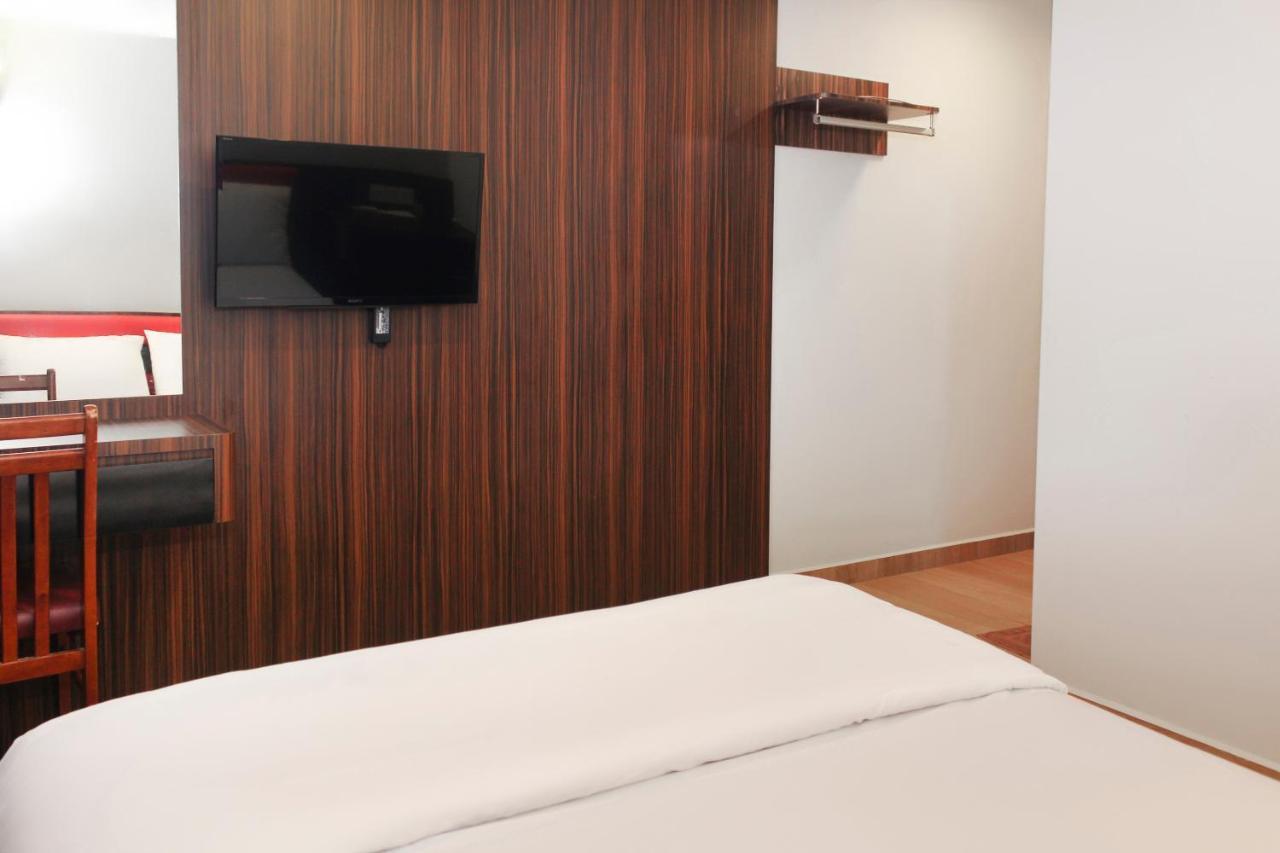 Oyo 90027 Happy Hotel Johor Bahru Exteriör bild