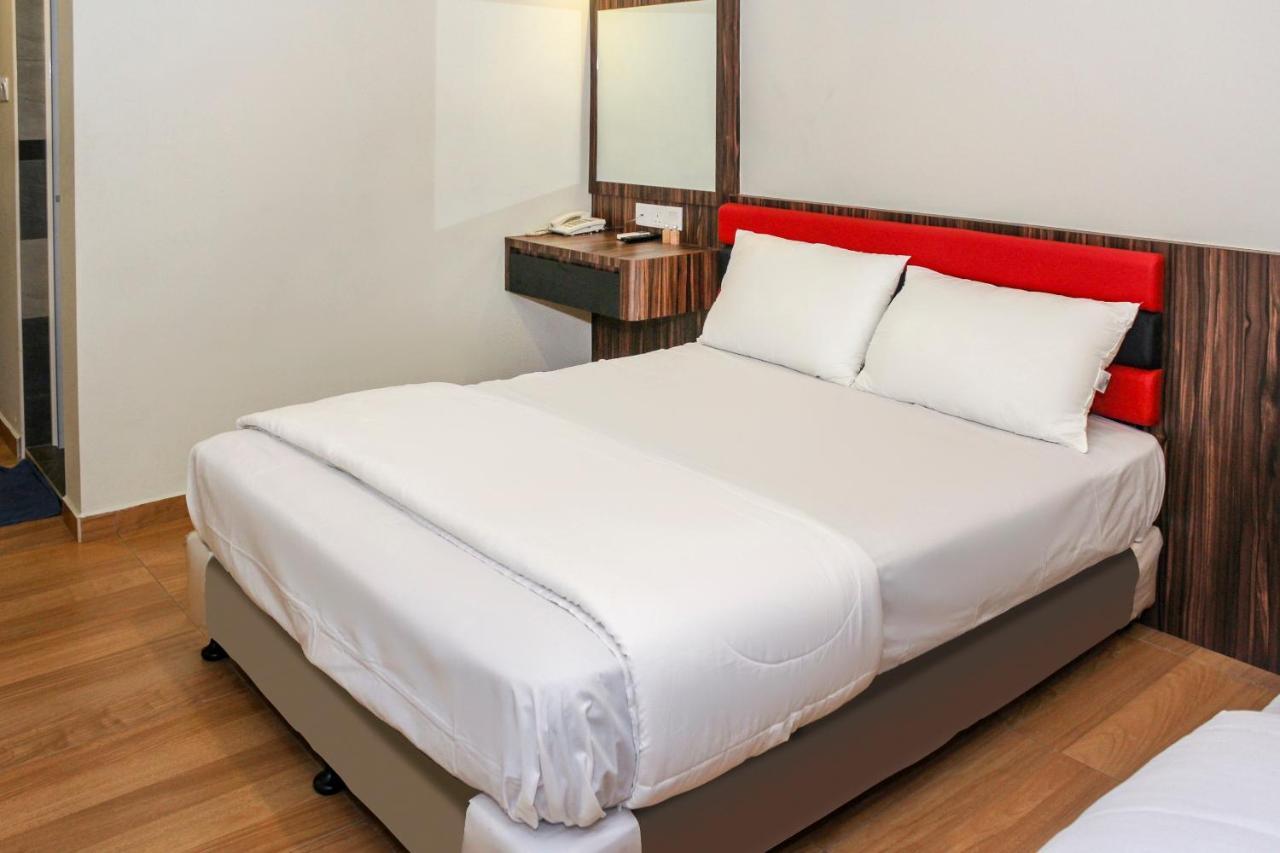 Oyo 90027 Happy Hotel Johor Bahru Exteriör bild
