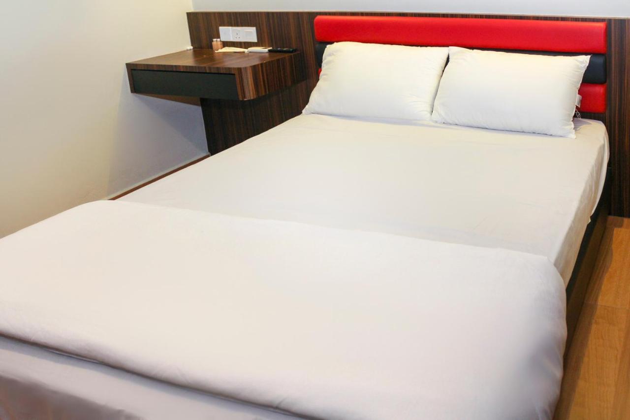 Oyo 90027 Happy Hotel Johor Bahru Exteriör bild