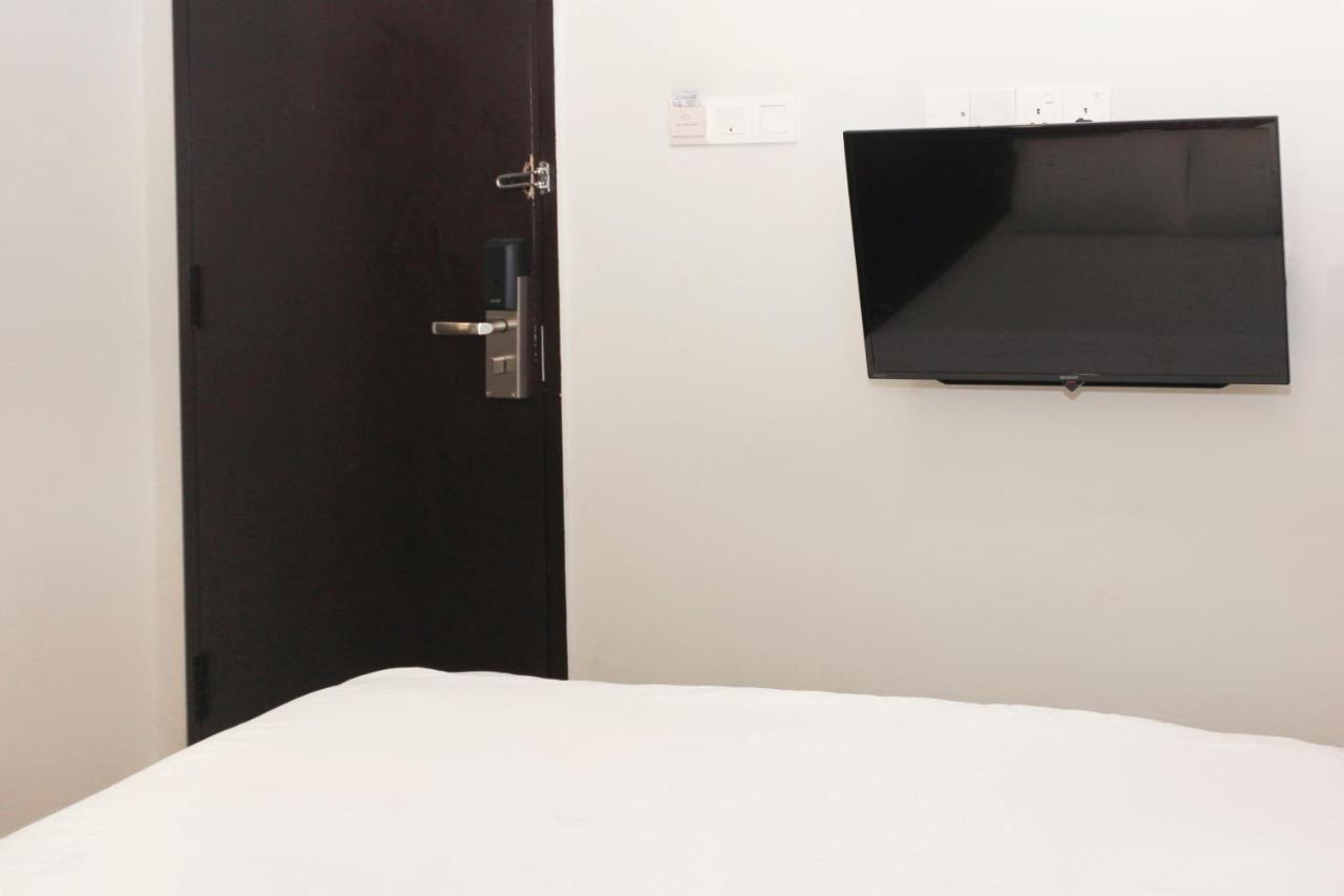 Oyo 90027 Happy Hotel Johor Bahru Exteriör bild
