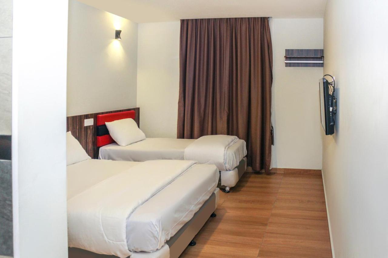 Oyo 90027 Happy Hotel Johor Bahru Exteriör bild