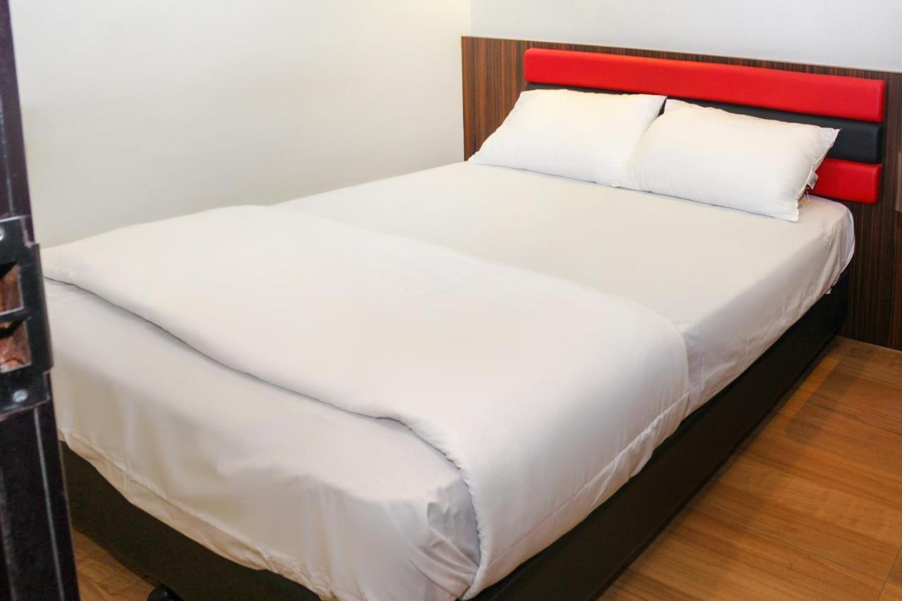Oyo 90027 Happy Hotel Johor Bahru Exteriör bild